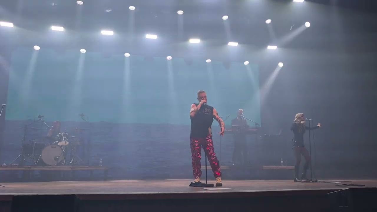 Andy Bell (Erasure) - Chorus (Porto Alegre, Brasil)