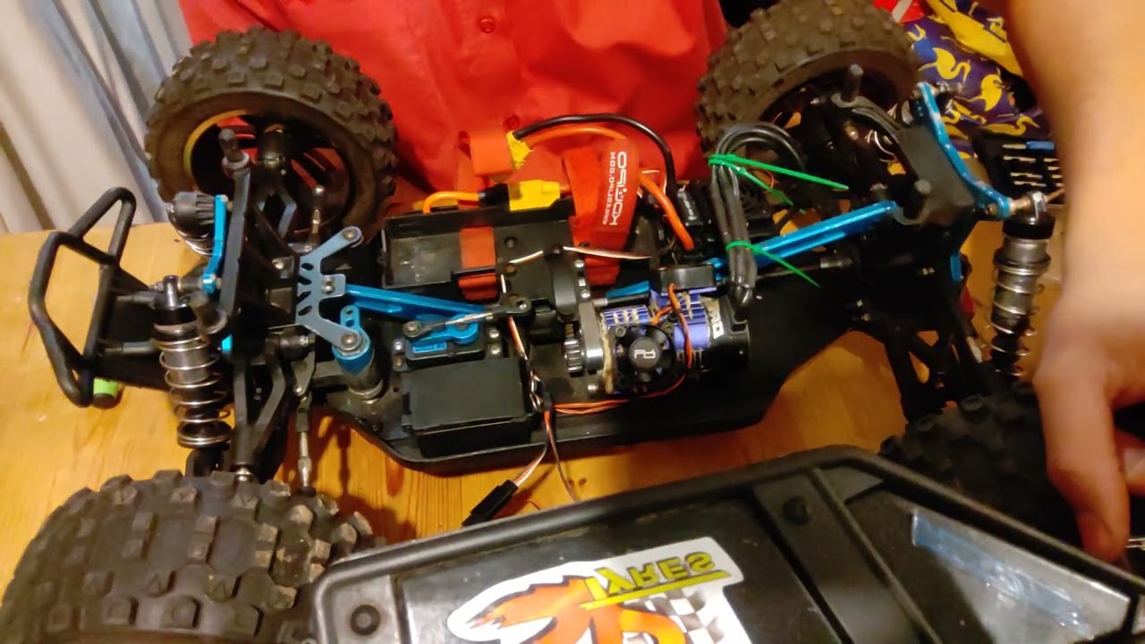 Repairing a new front output cups on the ftx dr8. Quick and easy. 