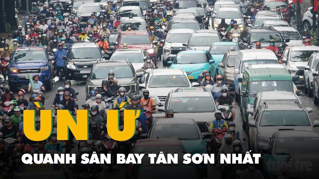 Chiều 24 Tết tại nút giao An Phú thông thoáng, quanh sân bay Tân Sơn Nhất ùn ứ
