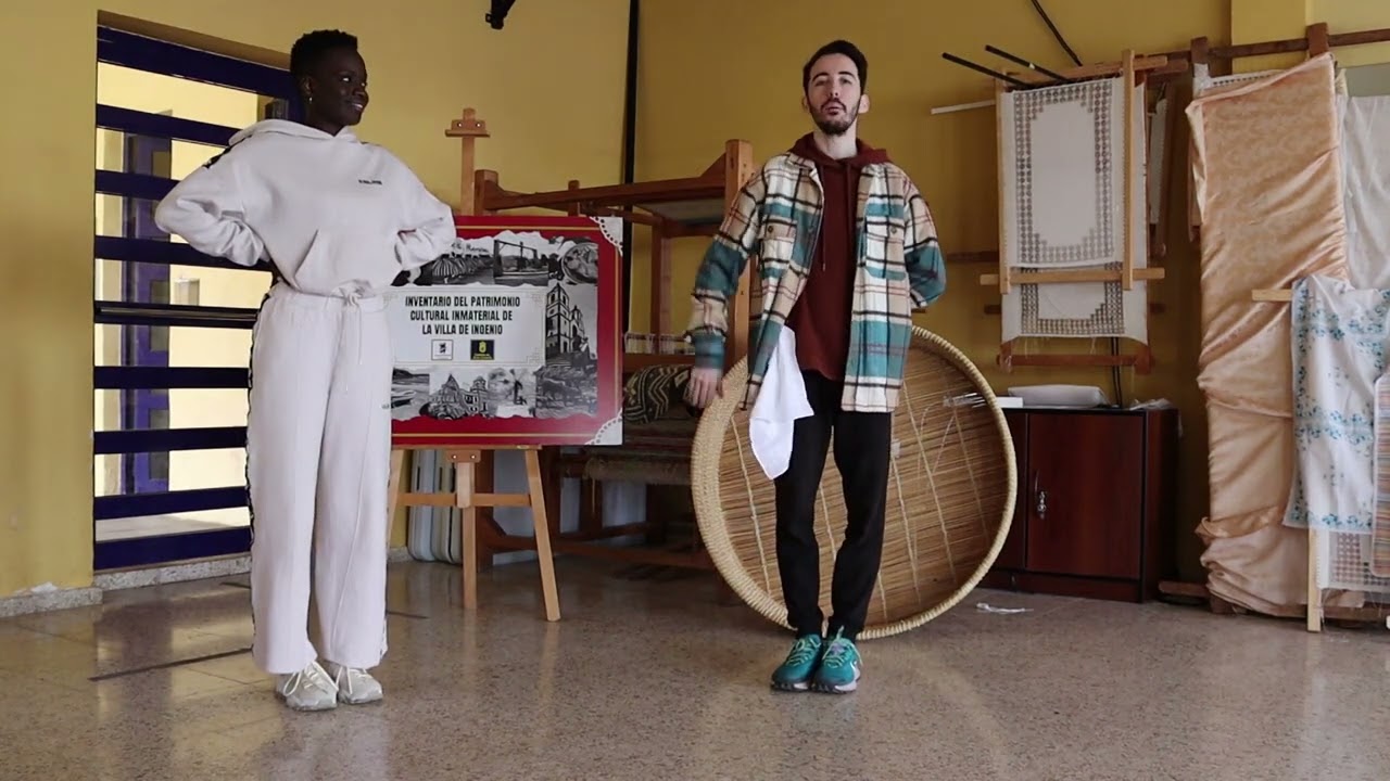 Baile del Capot&iacute;n   invitaci&oacute;n   Suadou Sene y Aday Segura