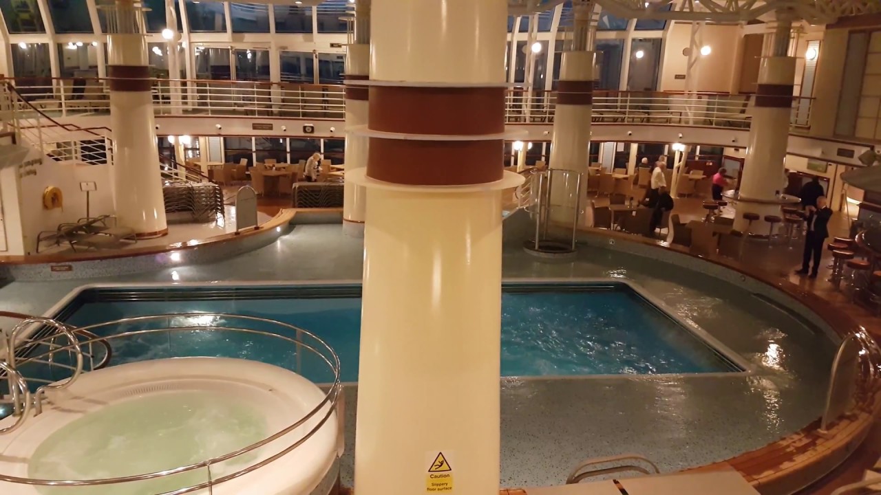 P&O Ventura Swimming Pool Waves During Choppy Seas!