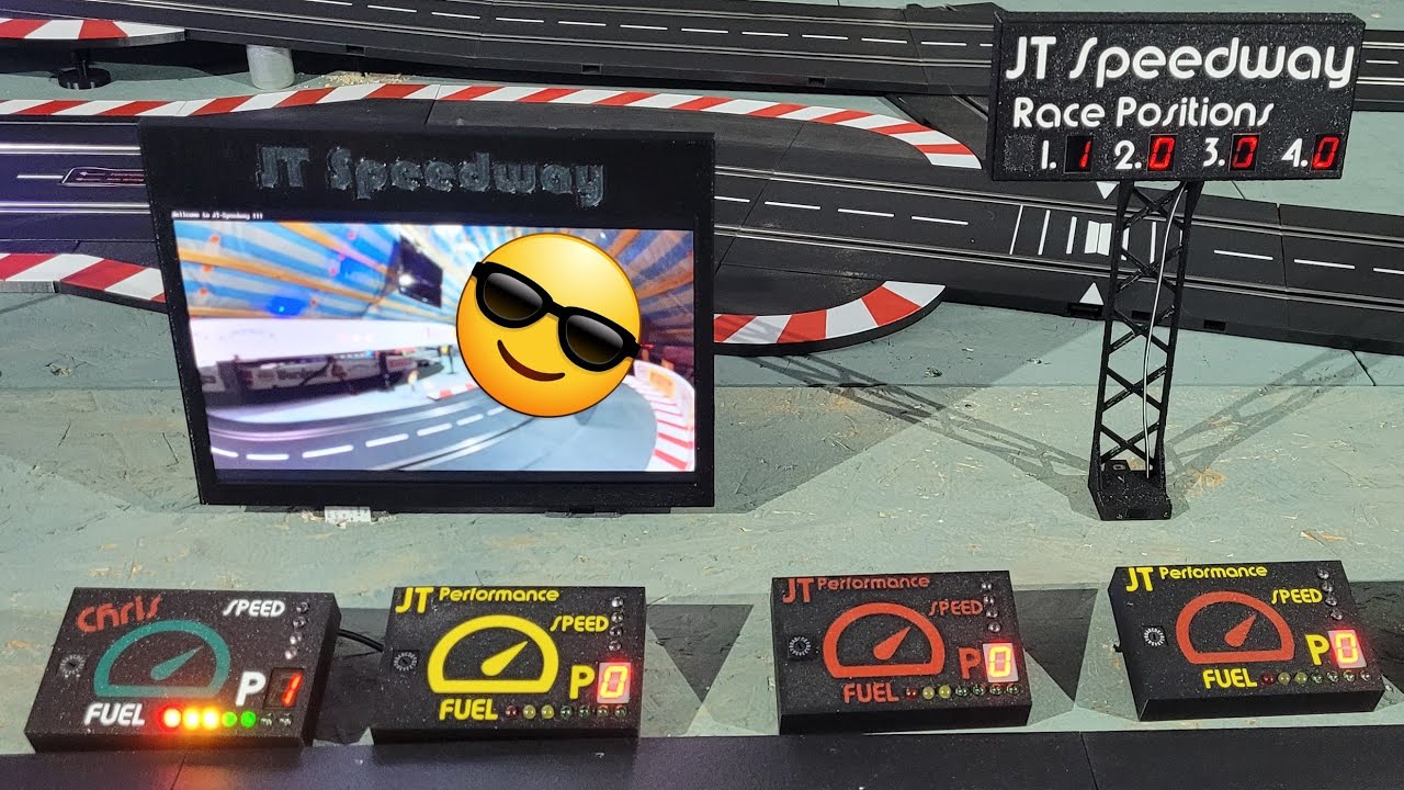 Carrera Digital, Slotcar VideoWall als Dekoelement für die Zuschauertribünen.