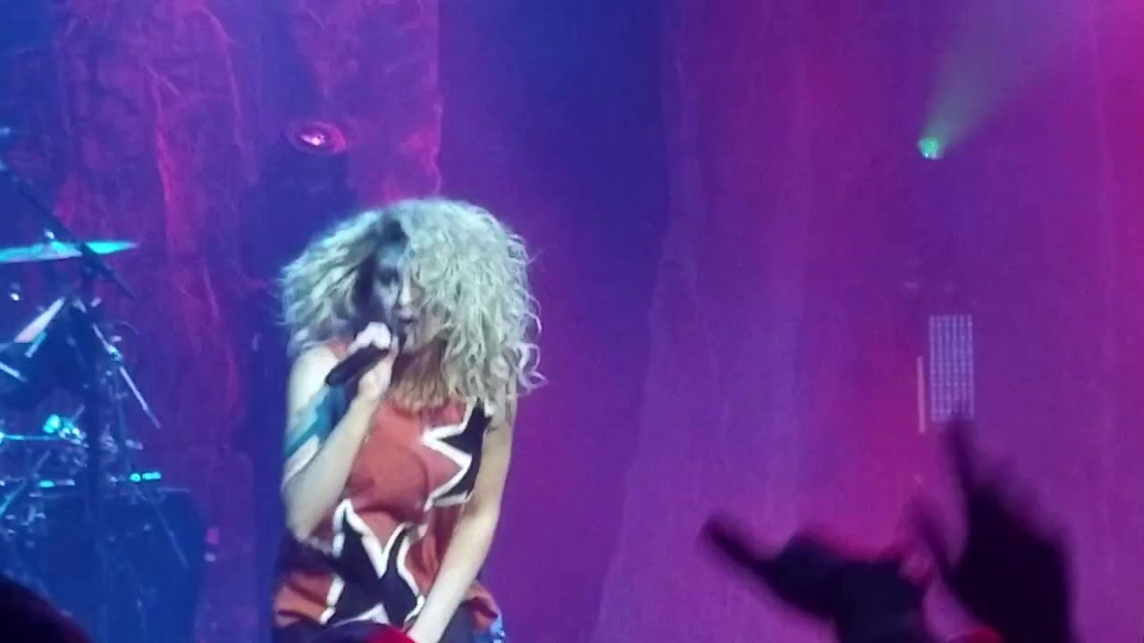 Tori Kelly PLAYS DRUMS & performs Should've Been Us 05/07/16