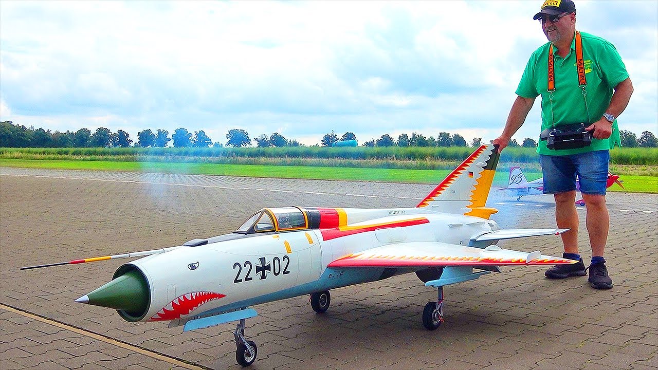 AMAZING MIG-21 FISHBED / WHITE SHARK RC TURBINE JET MODEL FLIGHT DEMONSTRATION
