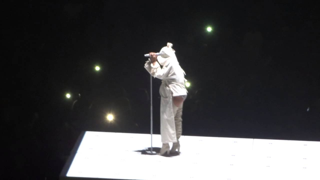 Rihanna - Stay, Love The Way You Lie, Woo - 04/06/2016 - Montreal Bell Centre