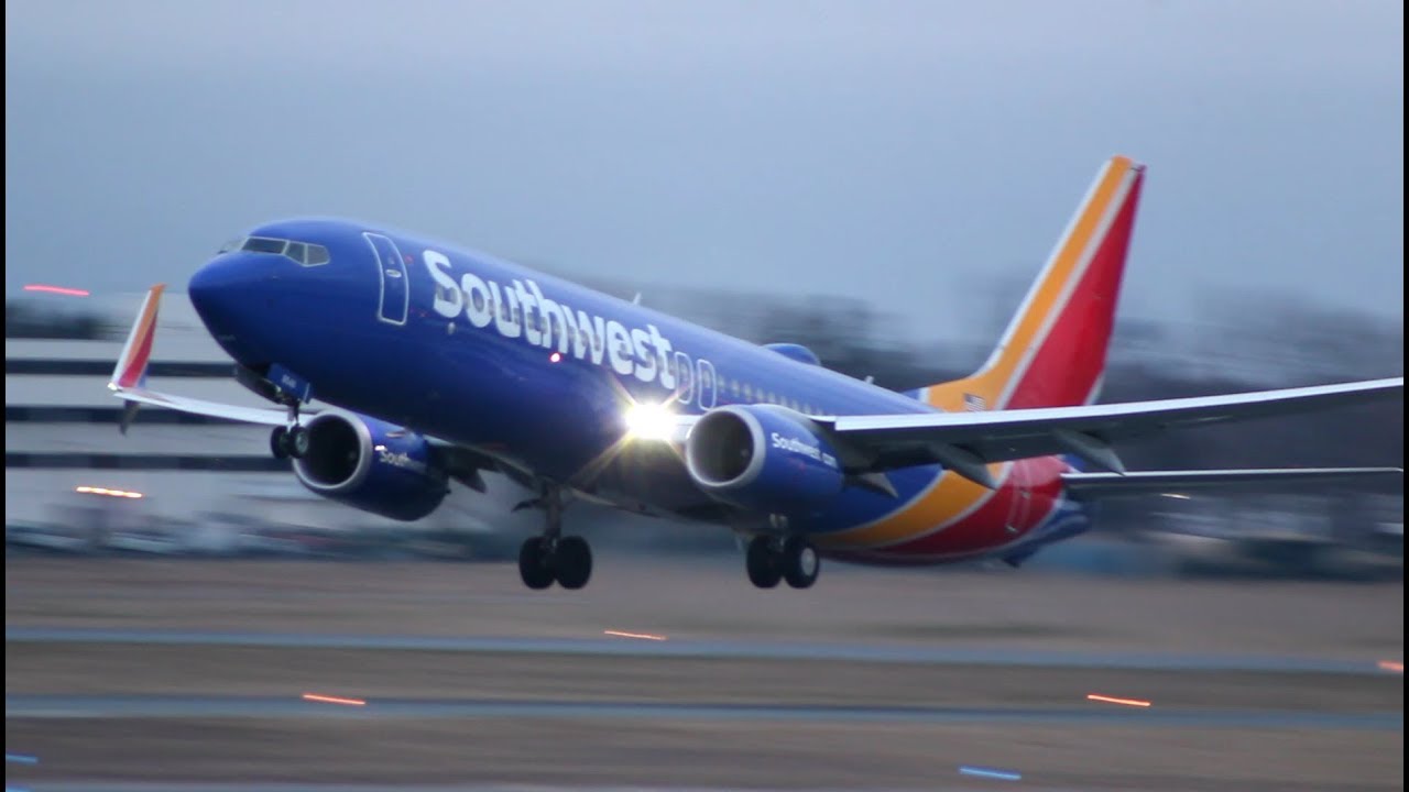 Early morning rush hour departures at albany airport (Classic retro livery, MD-88, a319, and more!)