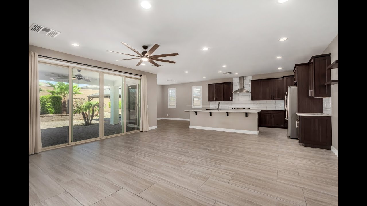 Glendale AZ Dream Home Tour | 12528 W Tuckey Ln | RV Garage + Single-Level Living