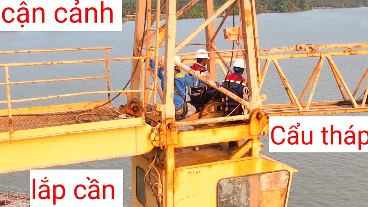 Đội chuyên nghiệp lắp ráp từ khúc cần cẩu tháp trụ neo p 21 cầu đại ngãi 1 