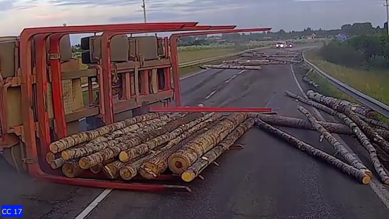 DashCam Russia - Crazy Drivers and Car Crashes 2017