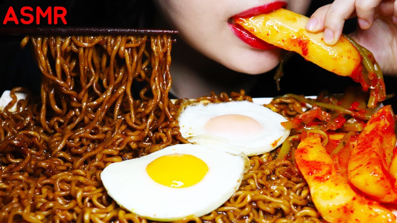 짜파게티 총각김치 트러플오일 계란 후라이까지! 와..asmr इंस्टैंट नूडल्स  jjapagetti 炸酱方便面 fried eggs 目玉焼き