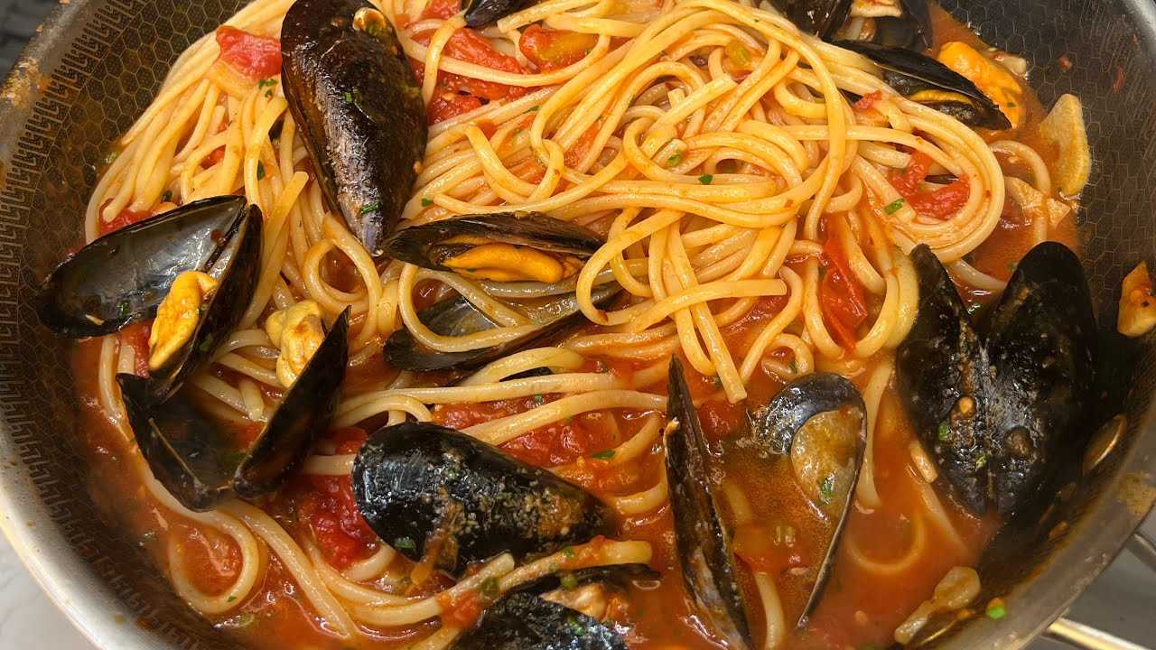 Linguine alle cozze 🇮🇹😋💫 #pasta #cucinelli #italianrecipes #cucinafacile #food #recipe #food 