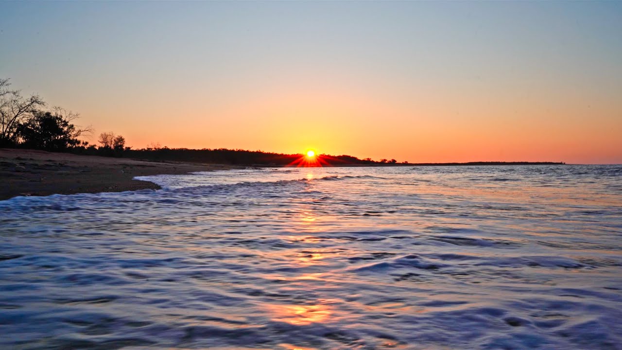 Sunset over an Orange Sand Bay with Ocean Waves, ASMR for Deep Sleep, 1 Hour in 4K UHD