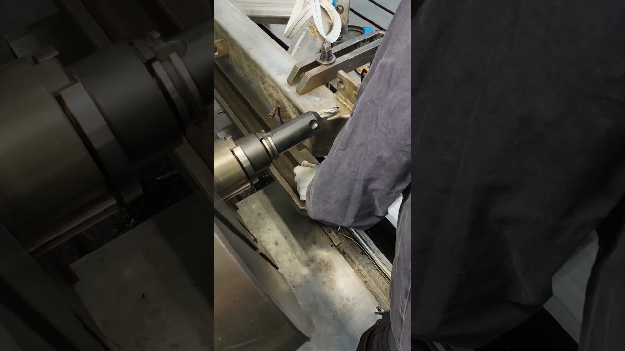 milling bearing support arms on the TOS w100a hbm #asmr #machine #manualmachinist #hbm #stainless