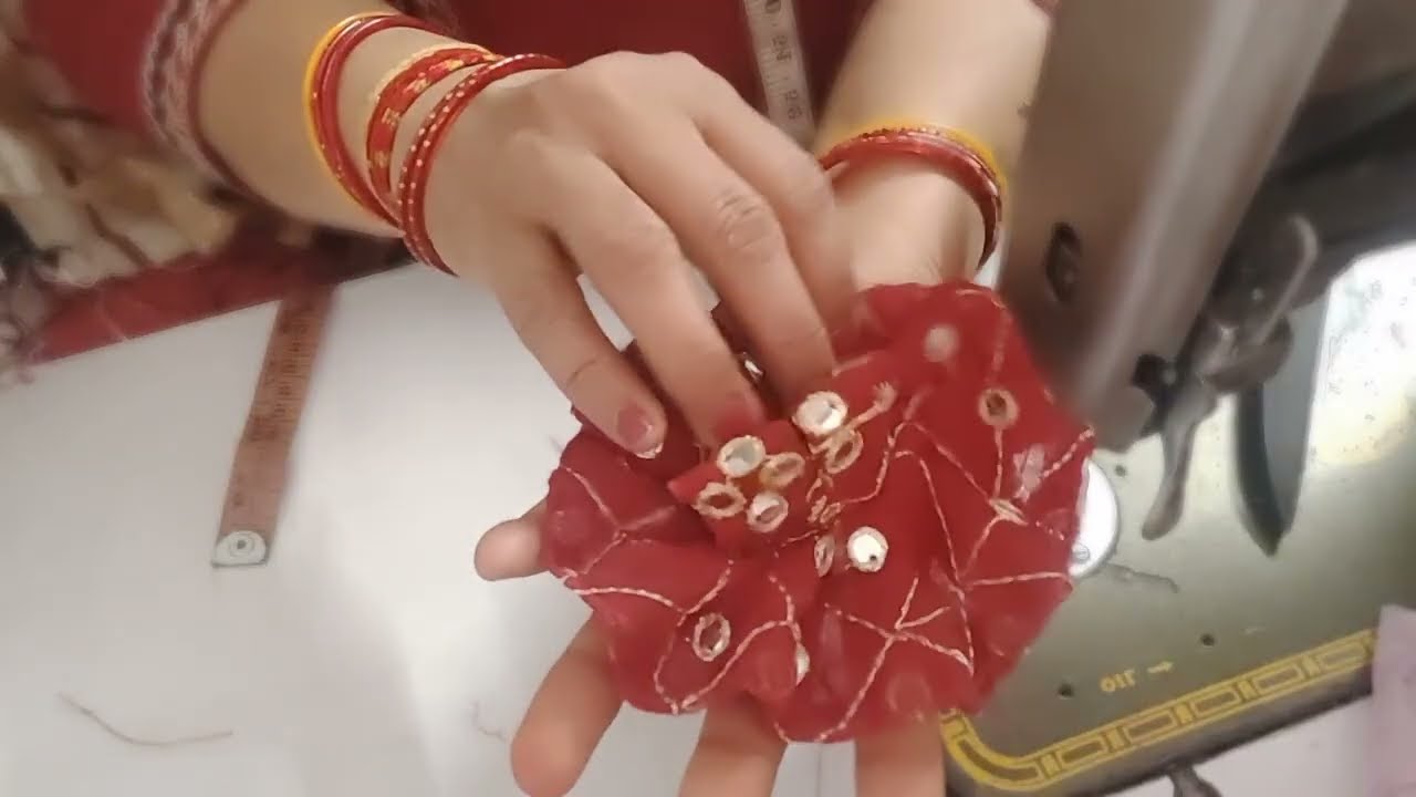 साड़ी के बचे कपडे से लड्डू गोपाल की ड्रेस||pratimaa designs||youtube video||waste material||art 