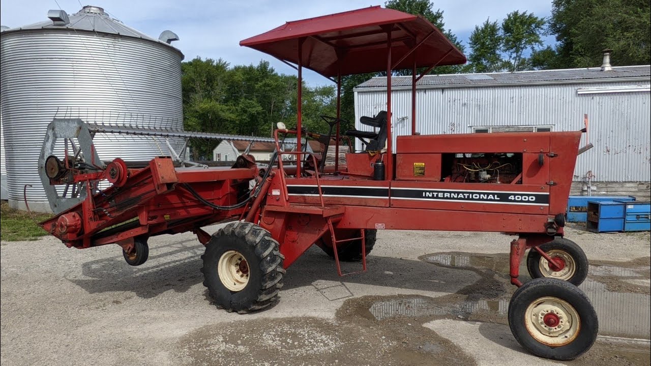 International 4000 Swather