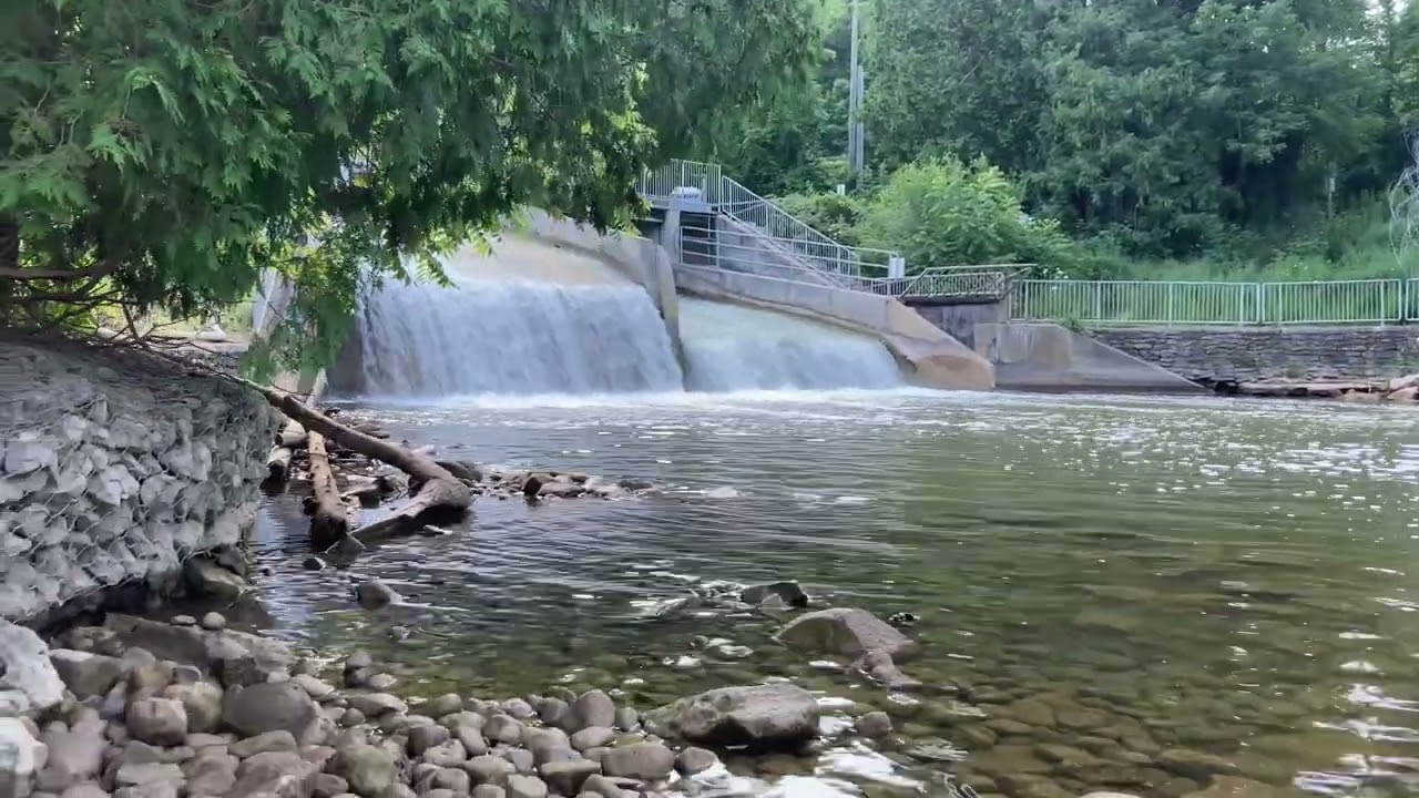 The Mill Dam in Owen Sound, Ontario - 4K video