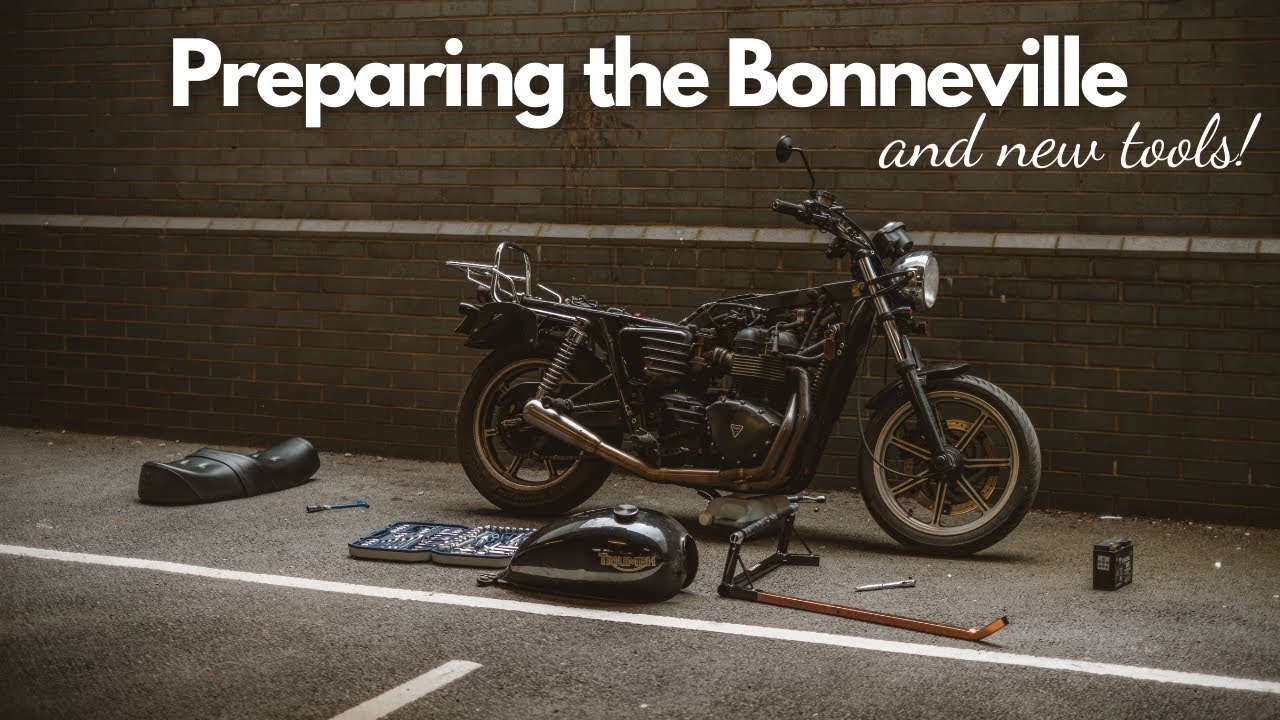 Triumph Bonneville Service Day | A £45 Motorcycle Lift | New Tools