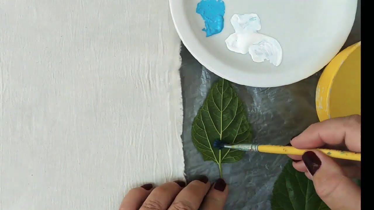 Estampa com folhas de plantas naturais