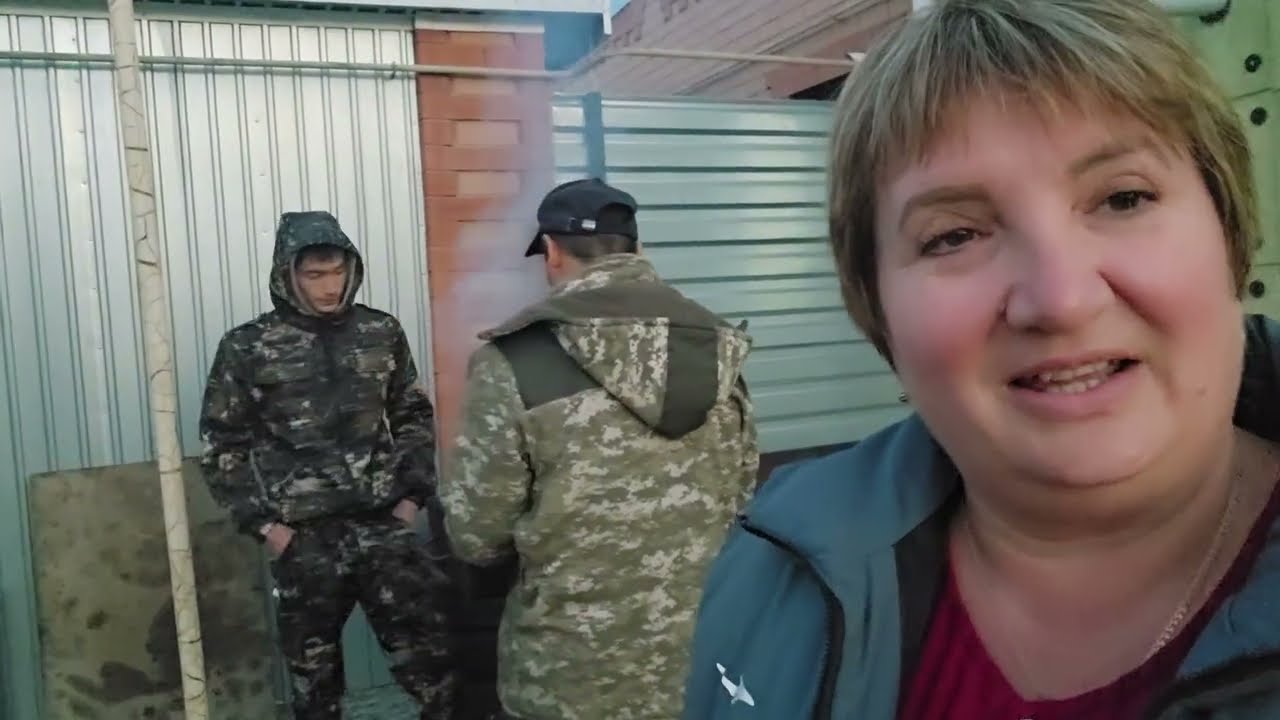 Нечаянно увидела заначку соседа😂