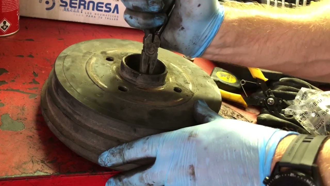 Como cambiar los rodamientos traseros de rueda. Renault clio III 1.5 DCI.