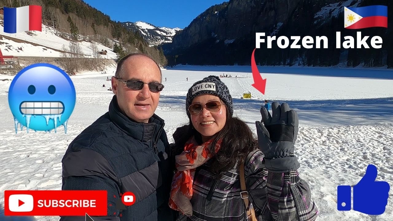 Lac de Montriond et la cascade d'Ardent / Frozen lake and waterfalls Montriond, Haute-Savoie France