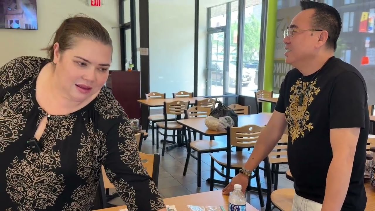 VLOG 1621 ll Дядя Лу и тетя Сау посетили новый ресторан Бинь Хюйня и его жены