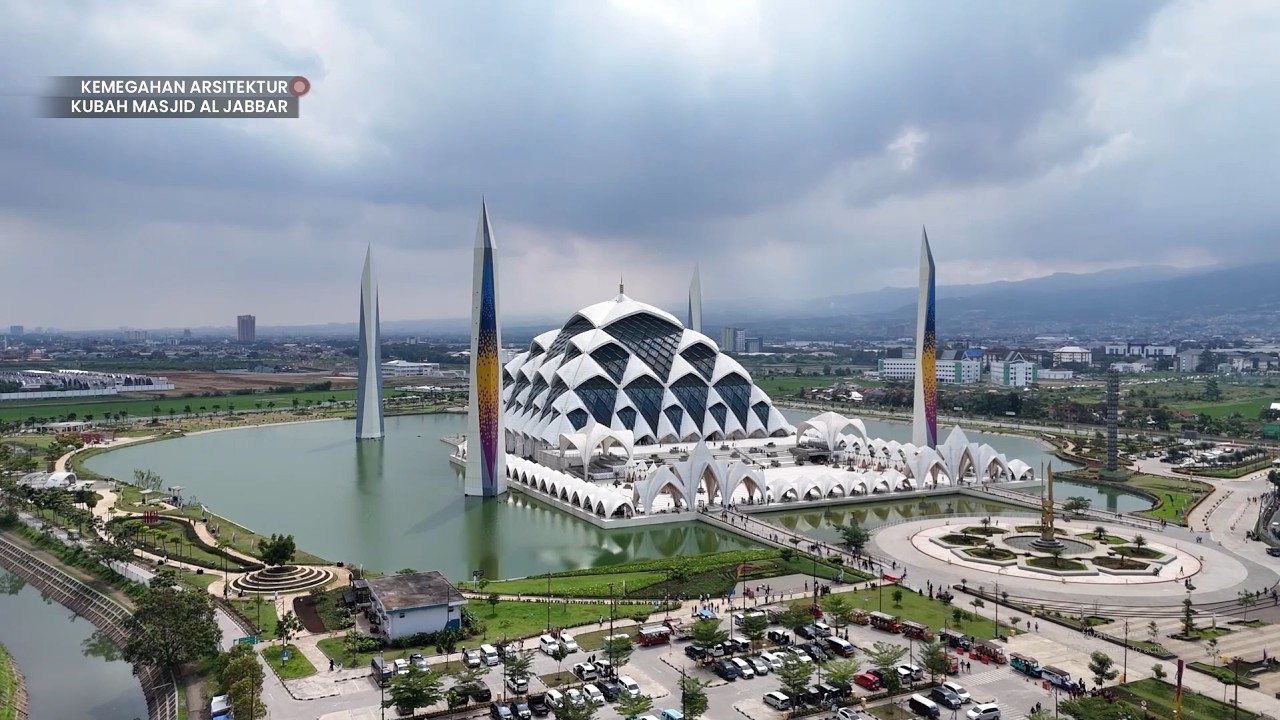 NGABUBURIT ASYIK   Melihat dari Dekat Kemegahan Masjid Al Jabbar di Jawa Barat