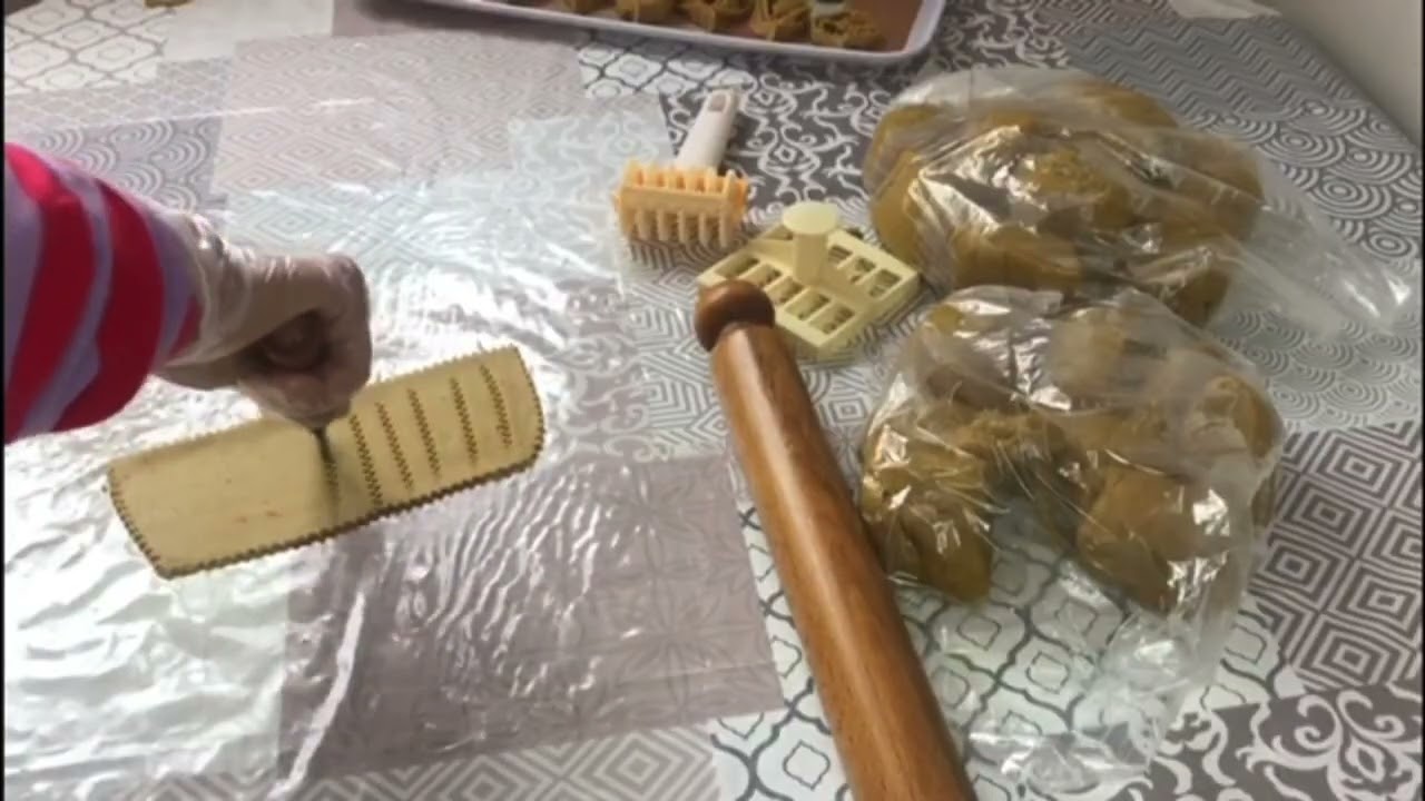 الشباكية بكيلو ونص ديال الطحين لذيذة ومعلكة 🇲🇦Chebakia is a delicious Moroccan pastry 