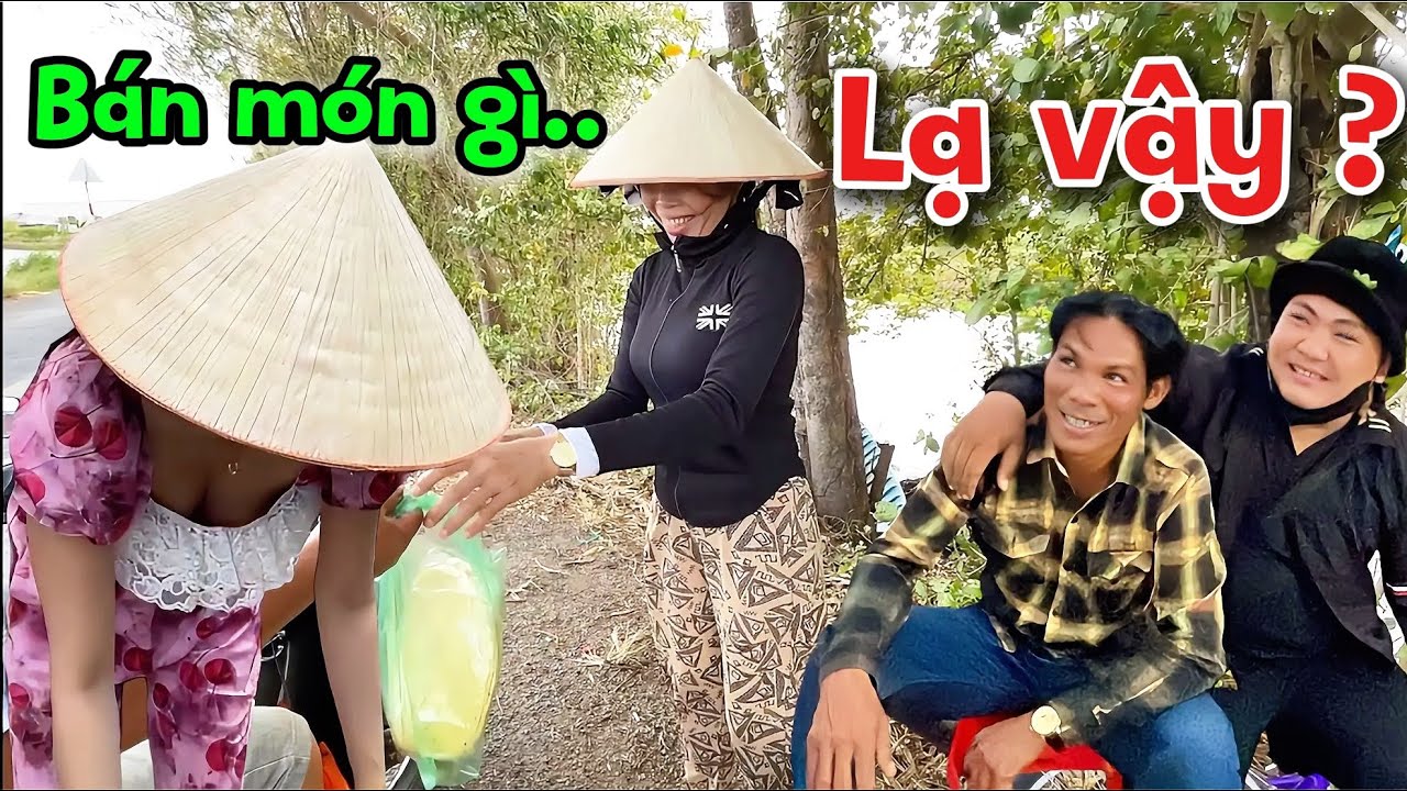 Quá bất ngờ chị gái xinh đẹp ở cầu gió fan hâm mộ của Núi leo dừa bán món lạ ở ven đường. 