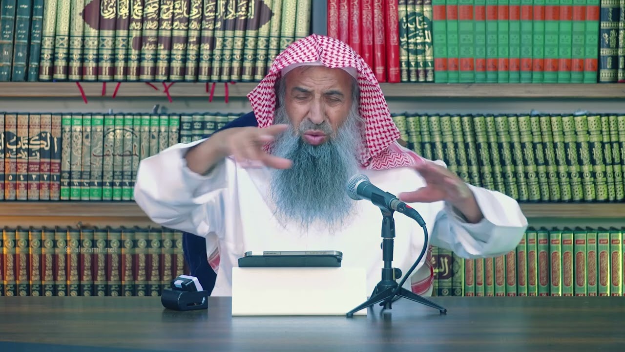 ما حكم الصلاة في أعطان الإبل ومباركها في حال غيبتها؟