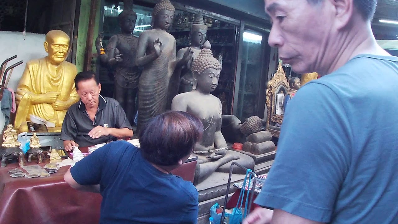 ตลาดพระเครื่อง ท่าพระจันทร์