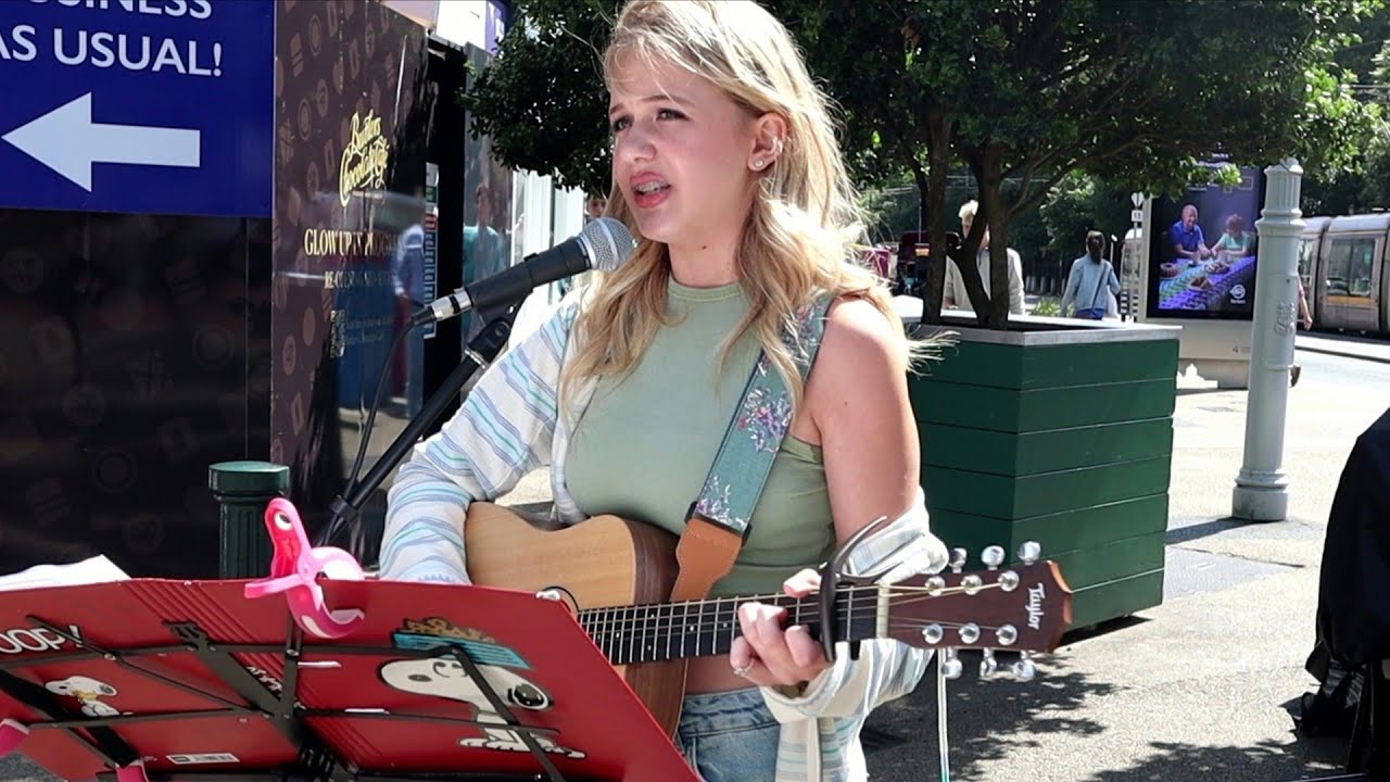 Amazing Vocals as new Busker 14 Year Old Niamh Beatrix Brilliantly Performs 