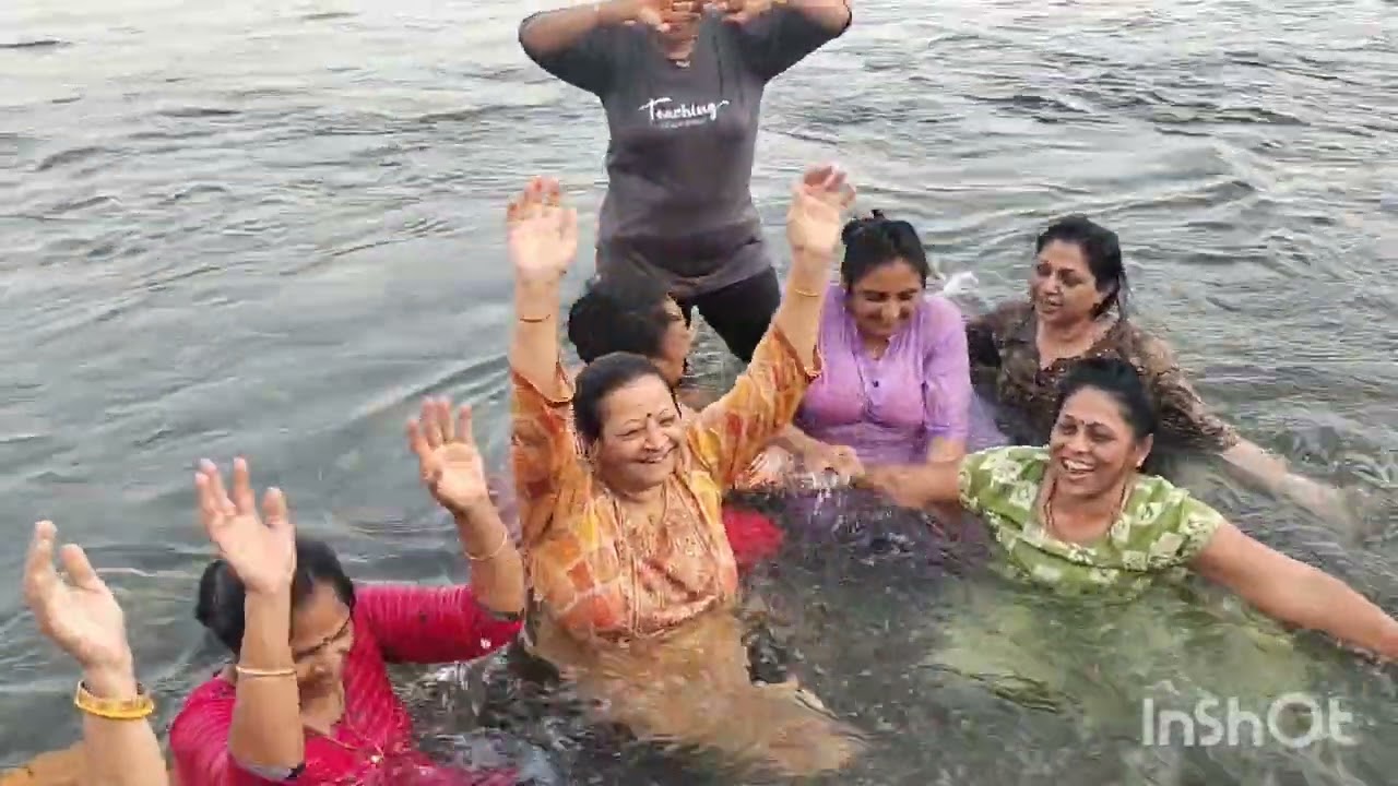 चलो सखी गंगा स्नान कर आए#बदलता #राधे #गोपाष्टमी #शांतिकुंज #पूर्णमासी #जयभोले 🔥💃🗾🙏🪴🐛🪱🦚🙊