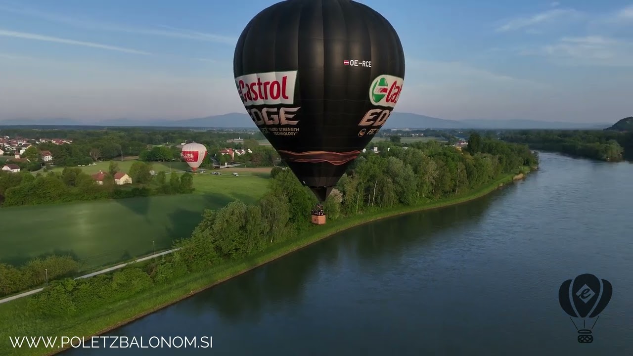Polet z balonom nad Dravo in mimo ptujskega gradu (4K)