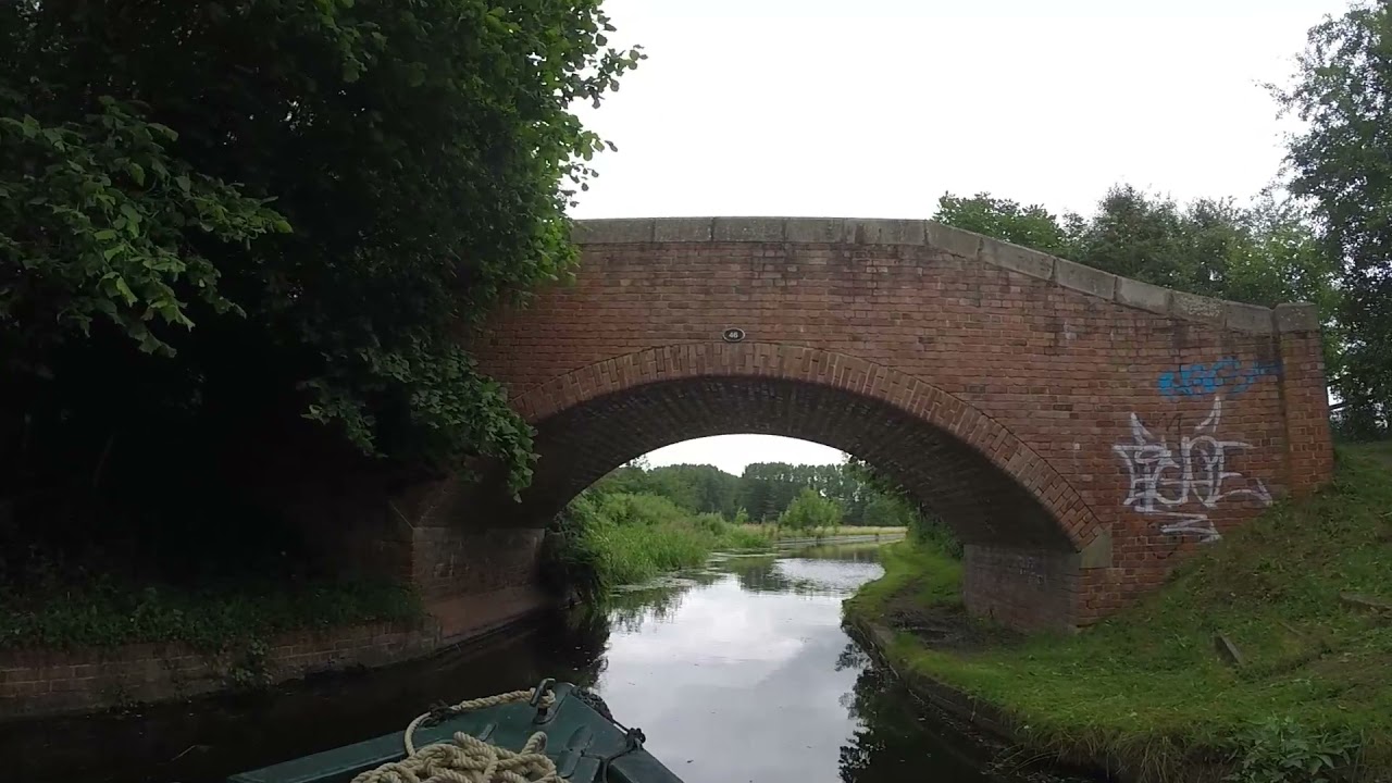 Slow TV - Narrowboat Journey On The Chesterfield Canal
