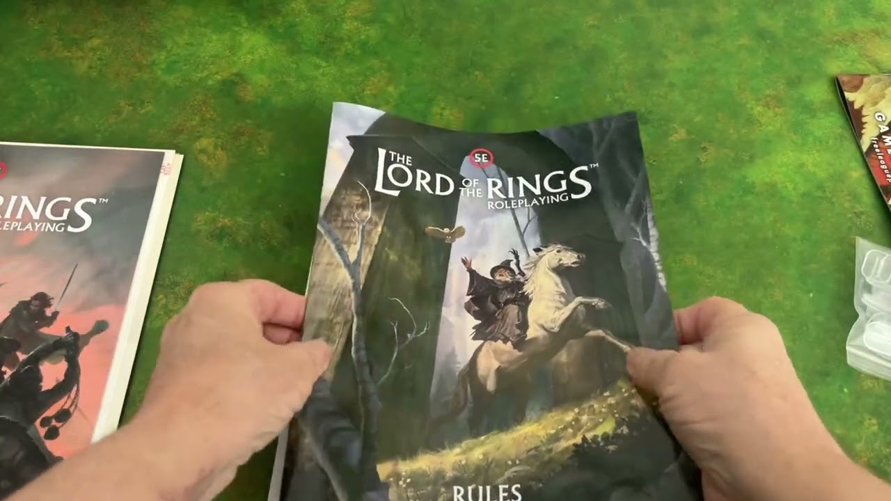 Стартовый набор «Властелин колец: Ролевая игра 5E» — Распаковка