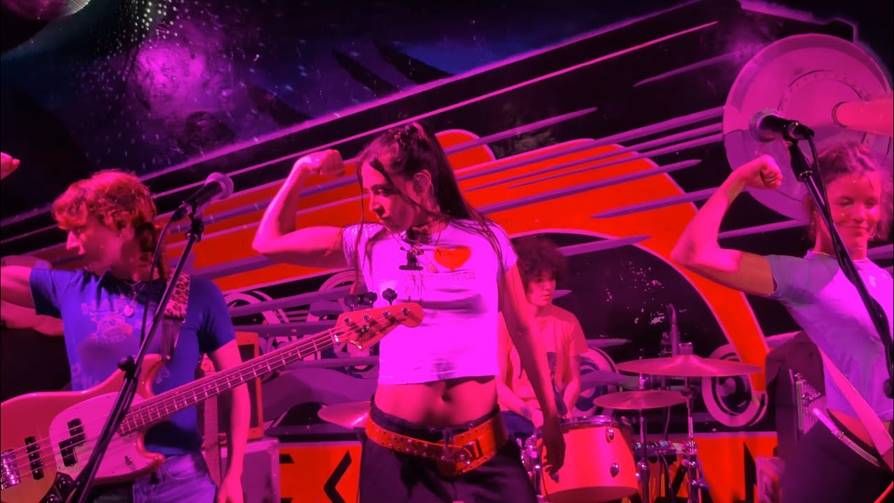 Hinds - En Forma live at Whistle Stop in S.D.