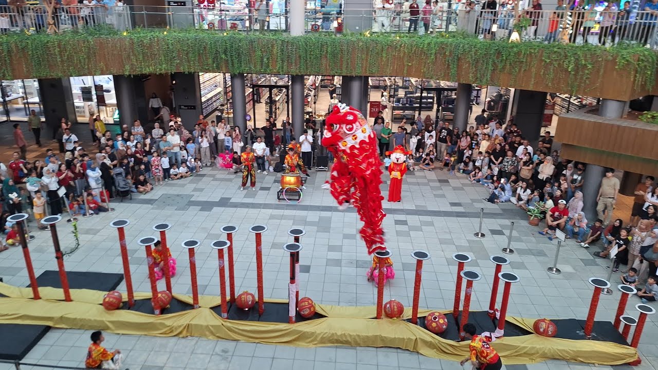 high pole lion dance performance by SDKP TEAM karawang at mall Grand Outlet karawang 17.02.2026