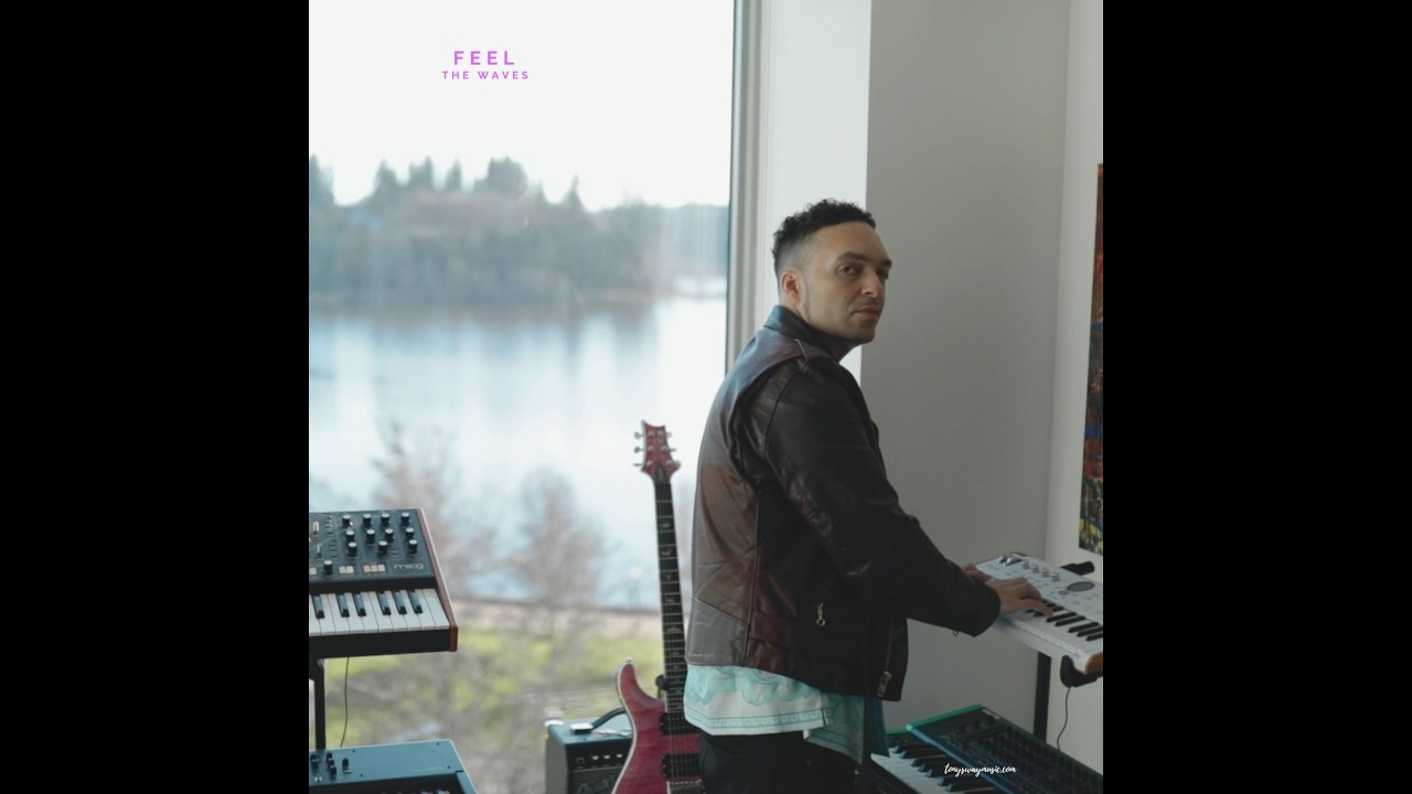 Playing the 3AM EP Preset on the Astro Lab 37 Synth - RNB type Beat (Feel the Waves)
