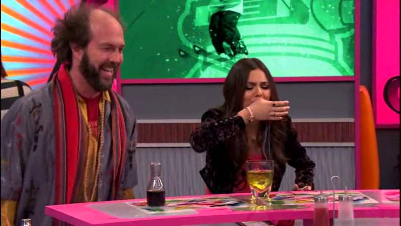 Sikowitz scares Tori