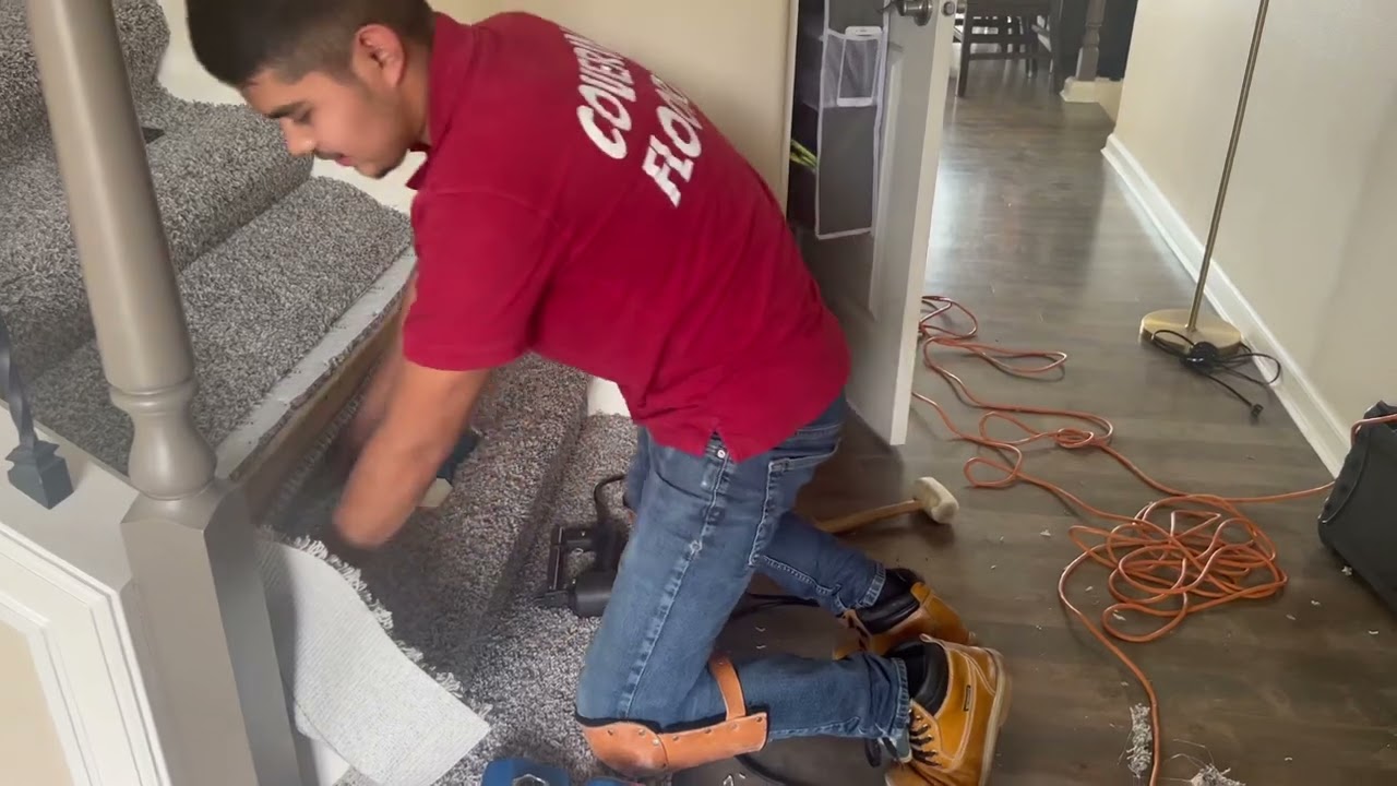 Carpet stretcher for stairs ￼