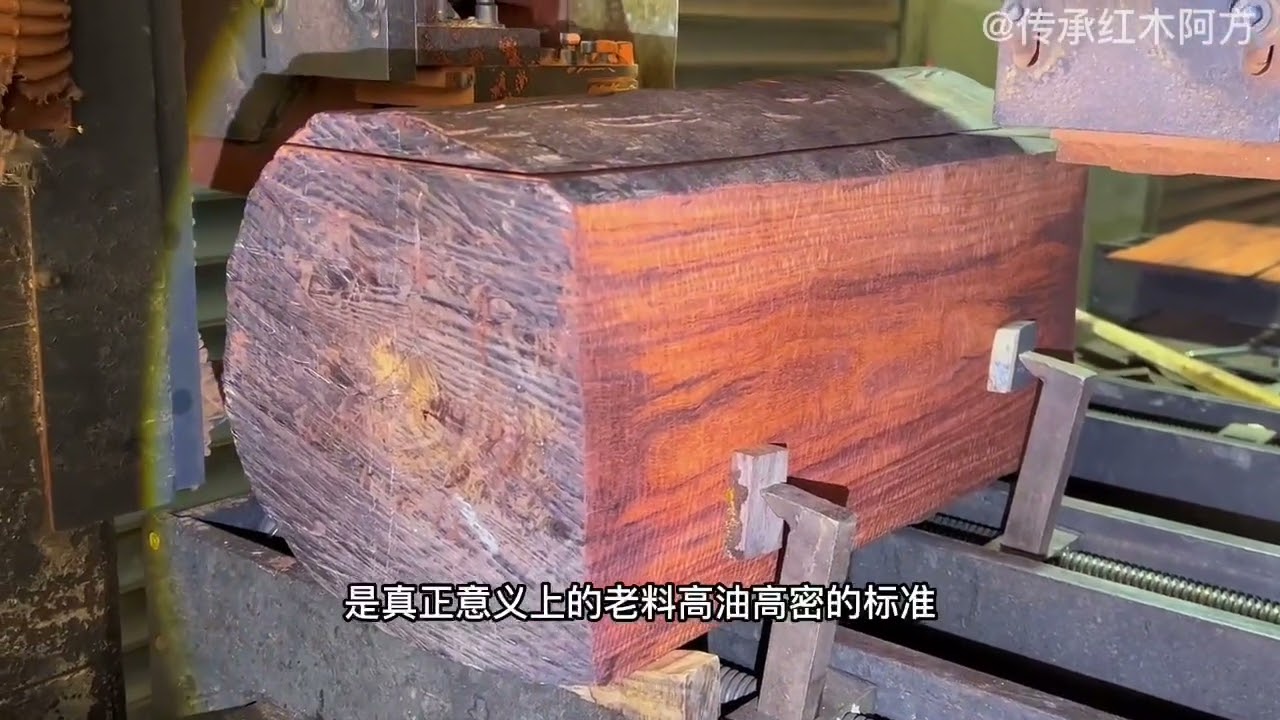 八万多买的极品小叶紫檀大料现场开切，没想到竟开出满水波纹！