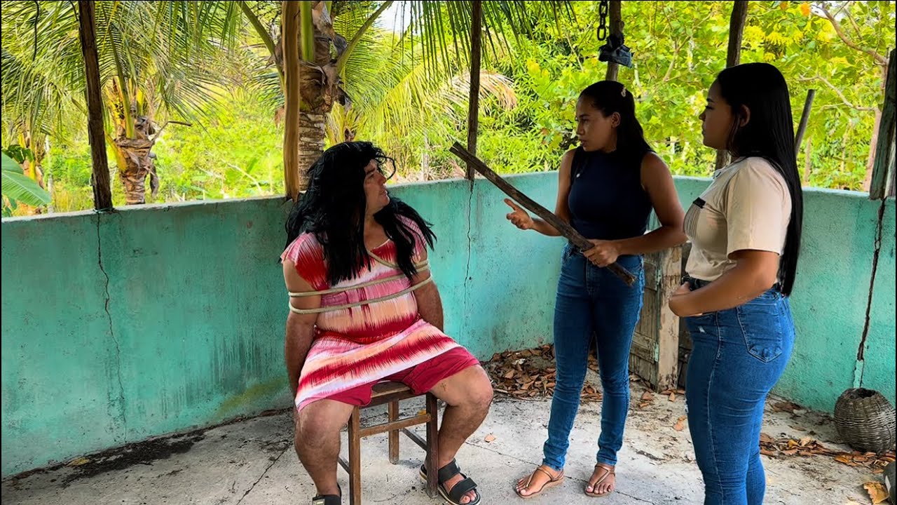 Capataz Se Veste De Mulher Para Investigar ￼a Mulher Que Invadiu A Terra Do Seu Patrão 