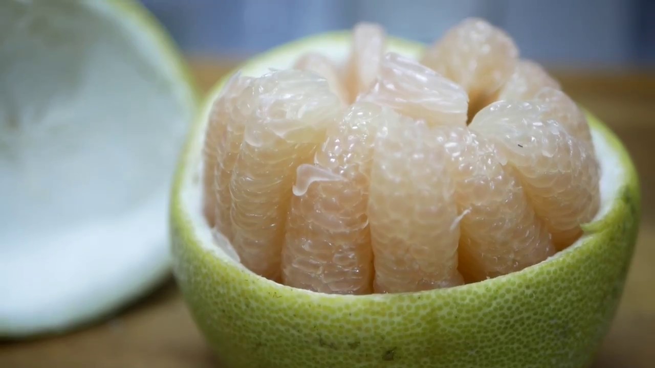 【柚子盅—中秋節必玩的老梗  剝柚子肉的技巧小提示】