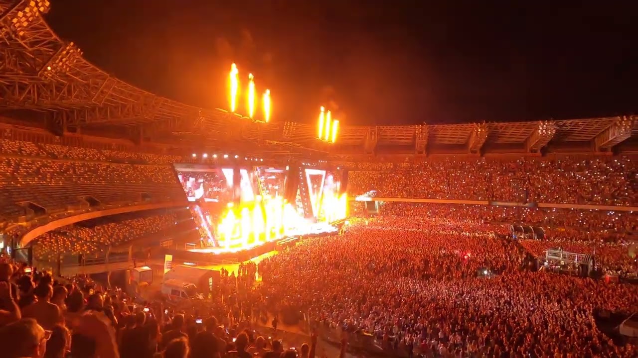 Vasco Rossi Je so pazz parte finale del concerto a Napoli