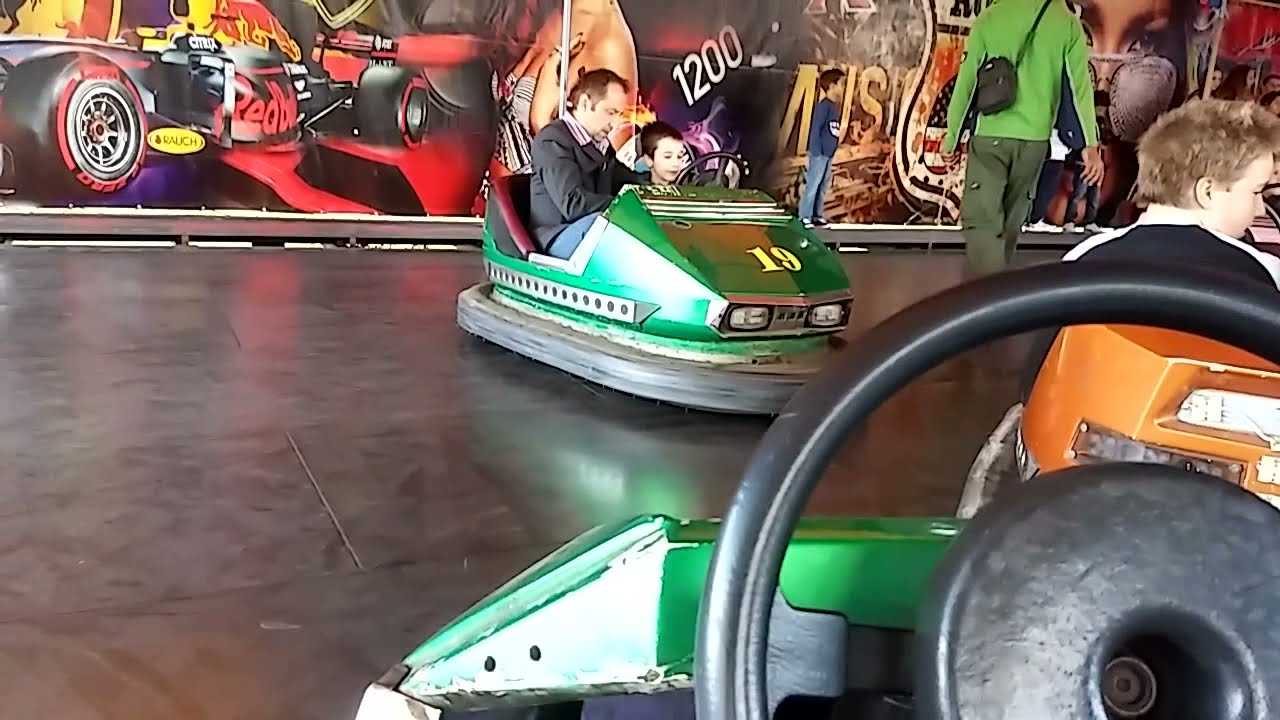 Malo s kirvaja. Lunapark autici - Donji Miholjac.
