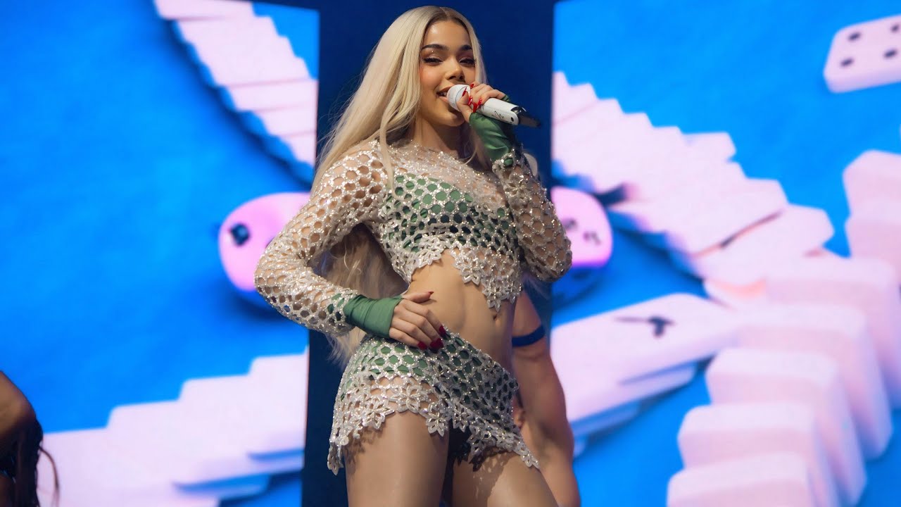 Kenia Os - Botellita | Pink aura Tour ( Arena Monterrey, México )