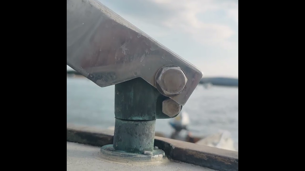Mirage 28 rudder - Paul, check the slight lift.