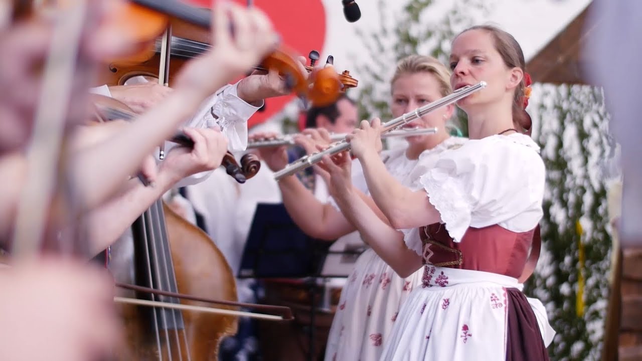 POD ZVIČINOU - Mezinárodní folklorní festival 2017