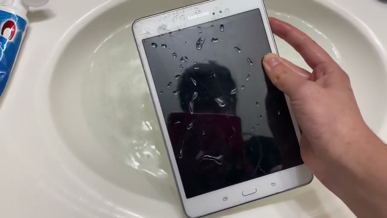 2015 Samsung Galaxy Tab A 8.0 Water Test + Bonus Smash Test Using a Hammer